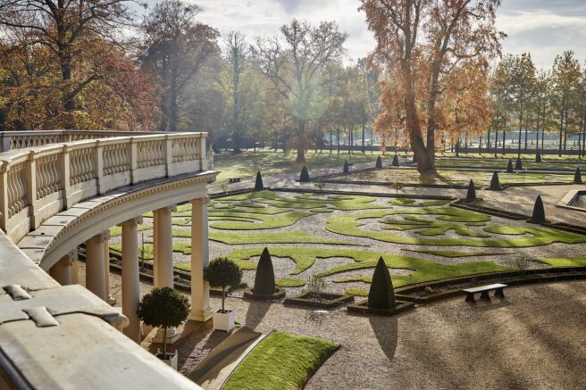 Boventuin en colonnades foto paleis het loo