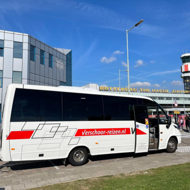 25 persoons touringcar Rdam Airport